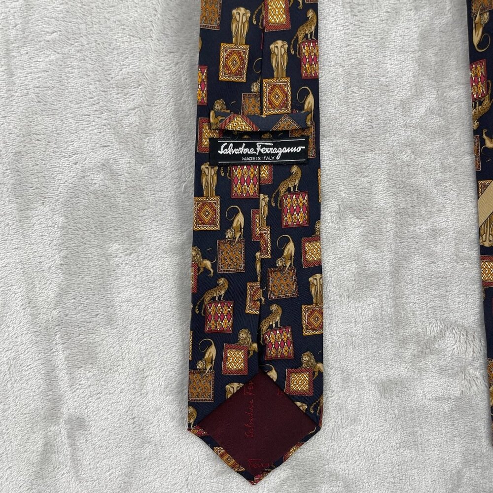 Salvatore Ferragamo Animal Print Lion Cheetah Elephant 100% Silk Tie Italy - Picture 4 of 10